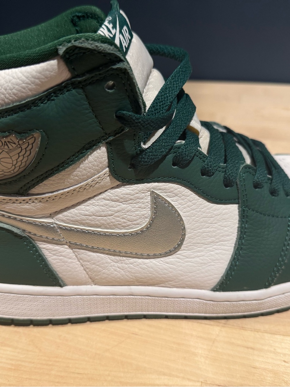 Nike men’s
High-Top Sneakers in Green, White, and Silver Swoosh - Picture 6 of 9